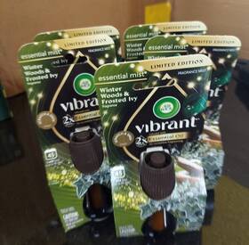 100% Pure 062338009476 5 Pk Air Wick Vibrant Essential Oil Winter Woods And Frosted Ivy 0.67 Oz