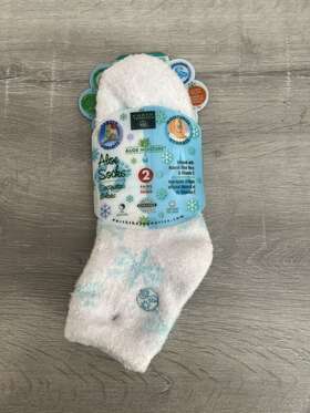 Earth Therapeutics 073377927959 Aloe Moisturizing Socks By 2 Pair With Snowflakes