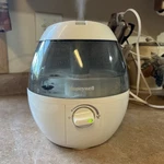 Honeywell 0.5 Gal. Mistmate Ultrasonic Cool Humidifier With Box - Tested. Fixed Price $25.00.